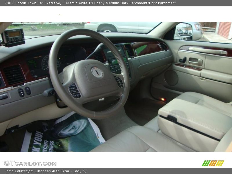 Ceramic White Tri Coat / Medium Dark Parchment/Light Parchment 2003 Lincoln Town Car Executive