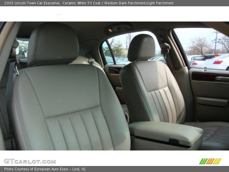 Ceramic White Tri Coat / Medium Dark Parchment/Light Parchment 2003 Lincoln Town Car Executive