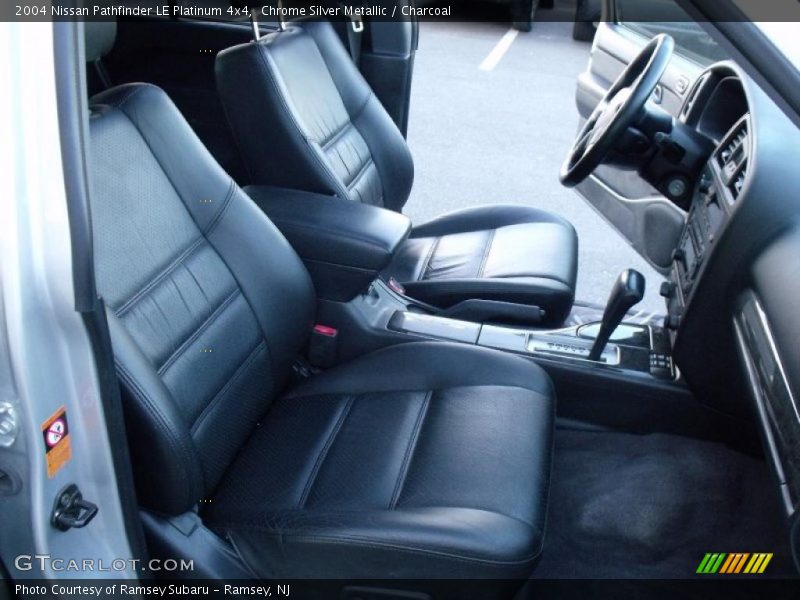 Chrome Silver Metallic / Charcoal 2004 Nissan Pathfinder LE Platinum 4x4