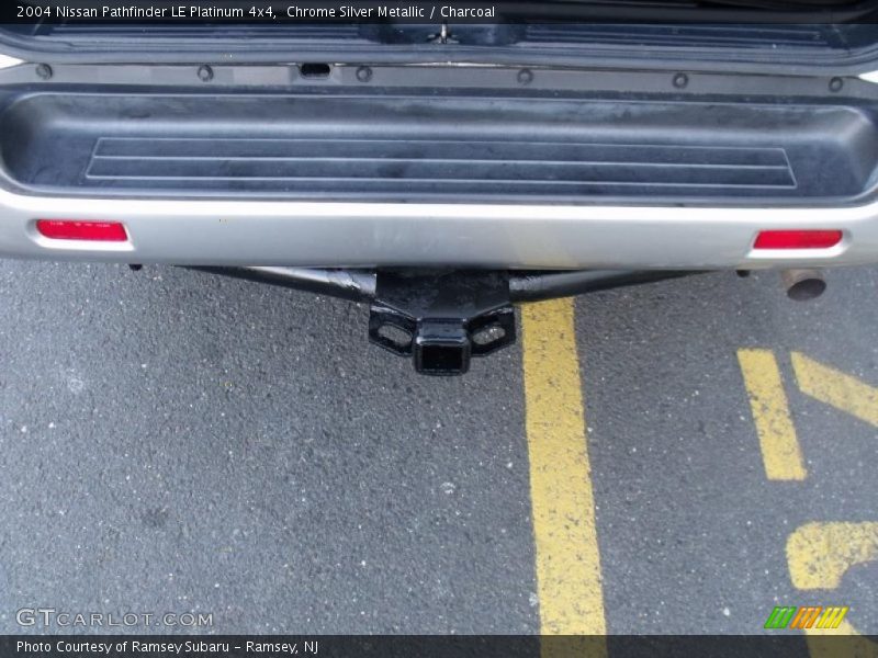 Chrome Silver Metallic / Charcoal 2004 Nissan Pathfinder LE Platinum 4x4