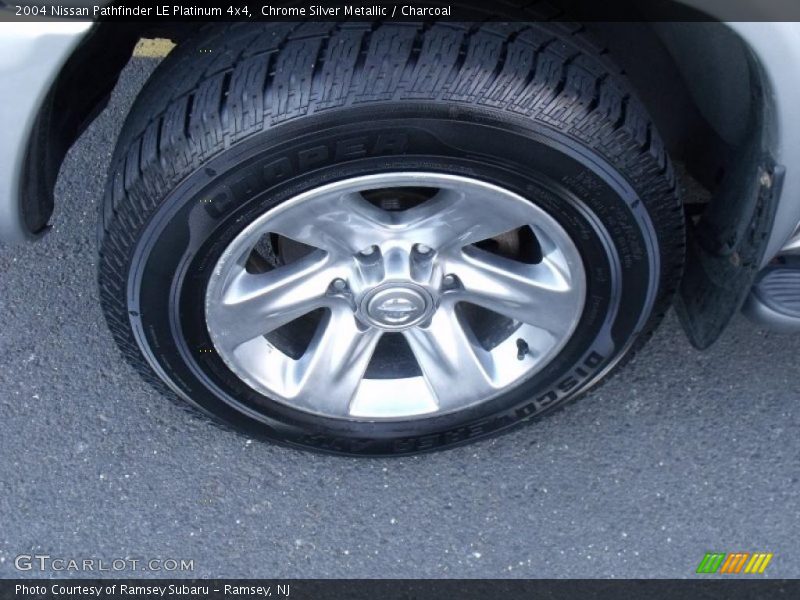 Chrome Silver Metallic / Charcoal 2004 Nissan Pathfinder LE Platinum 4x4