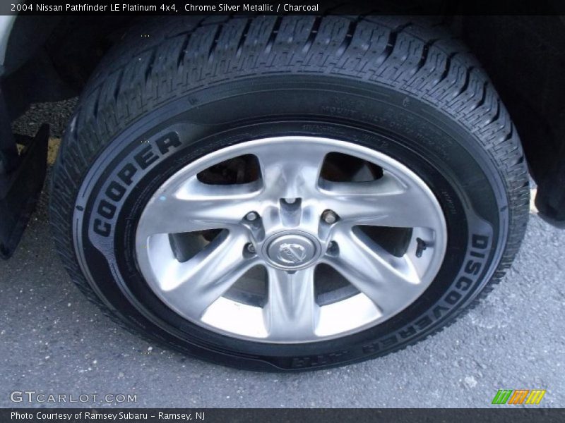 Chrome Silver Metallic / Charcoal 2004 Nissan Pathfinder LE Platinum 4x4