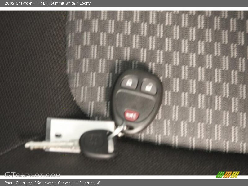 Summit White / Ebony 2009 Chevrolet HHR LT