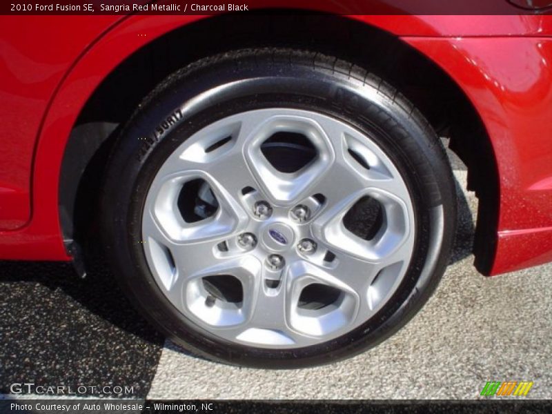 Sangria Red Metallic / Charcoal Black 2010 Ford Fusion SE