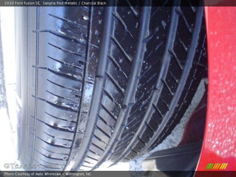 Sangria Red Metallic / Charcoal Black 2010 Ford Fusion SE