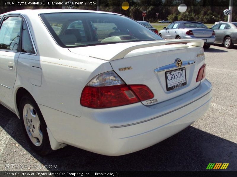 Diamond White Pearl / Ivory 2004 Toyota Avalon XL
