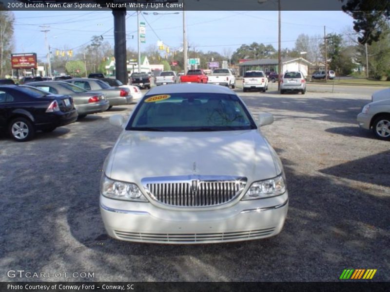 Vibrant White / Light Camel 2006 Lincoln Town Car Signature
