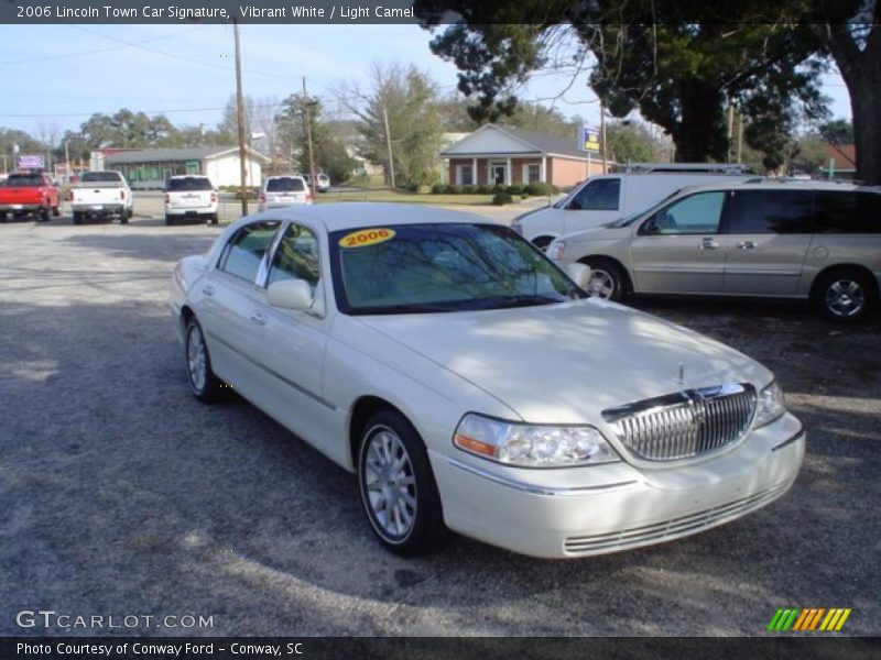 Vibrant White / Light Camel 2006 Lincoln Town Car Signature