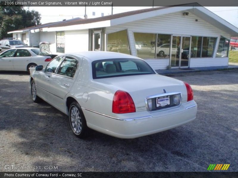 Vibrant White / Light Camel 2006 Lincoln Town Car Signature