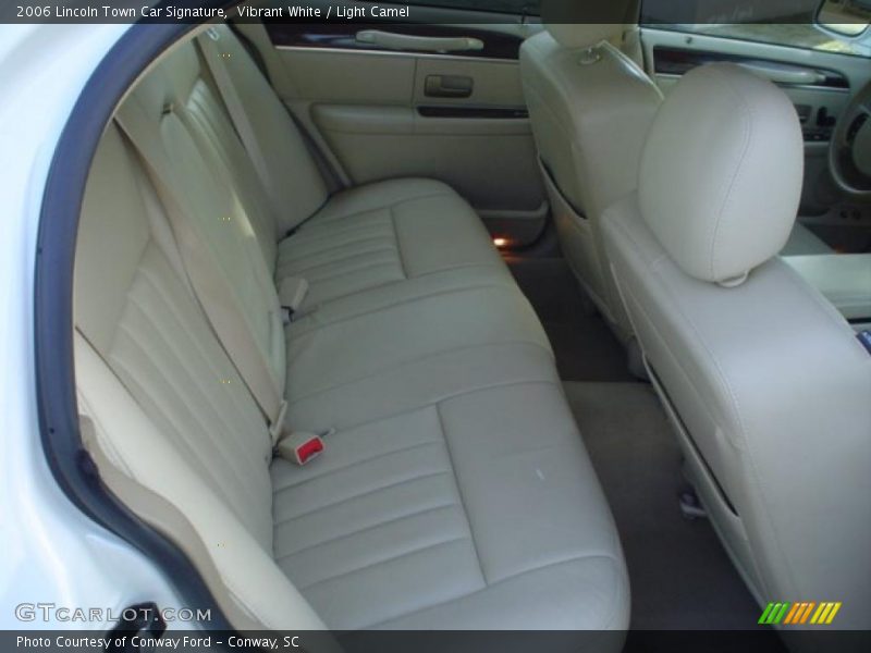 Vibrant White / Light Camel 2006 Lincoln Town Car Signature