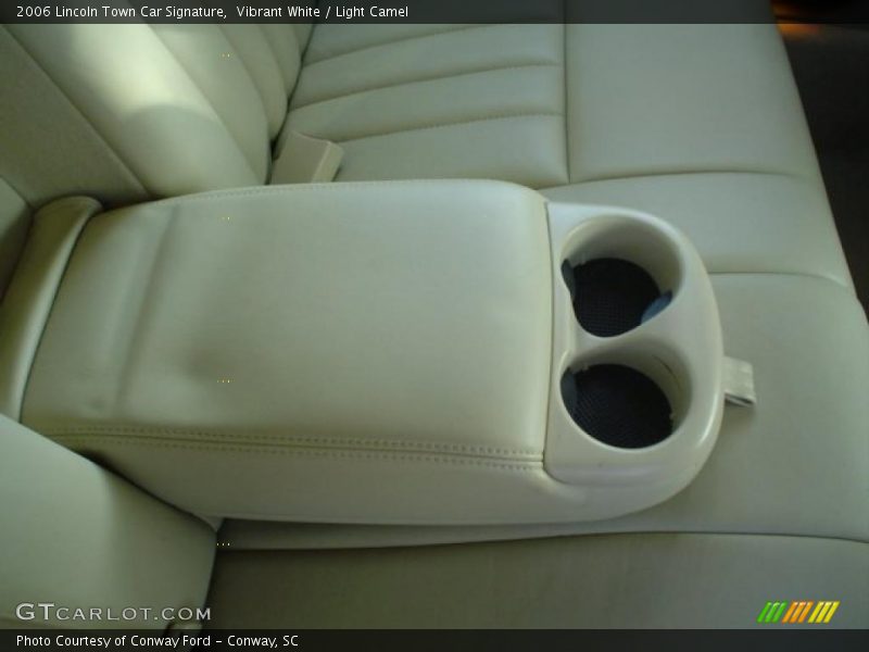 Vibrant White / Light Camel 2006 Lincoln Town Car Signature