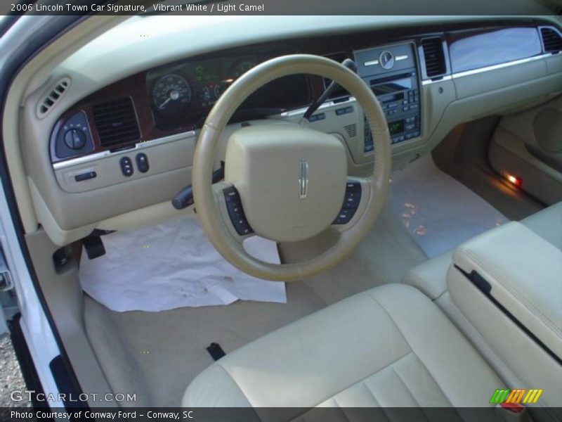 Vibrant White / Light Camel 2006 Lincoln Town Car Signature