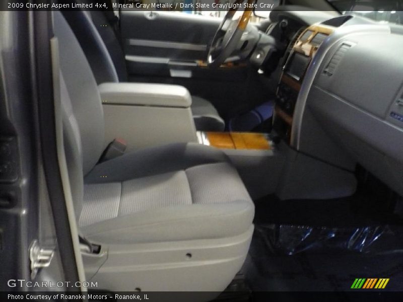 Mineral Gray Metallic / Dark Slate Gray/Light Slate Gray 2009 Chrysler Aspen Limited 4x4