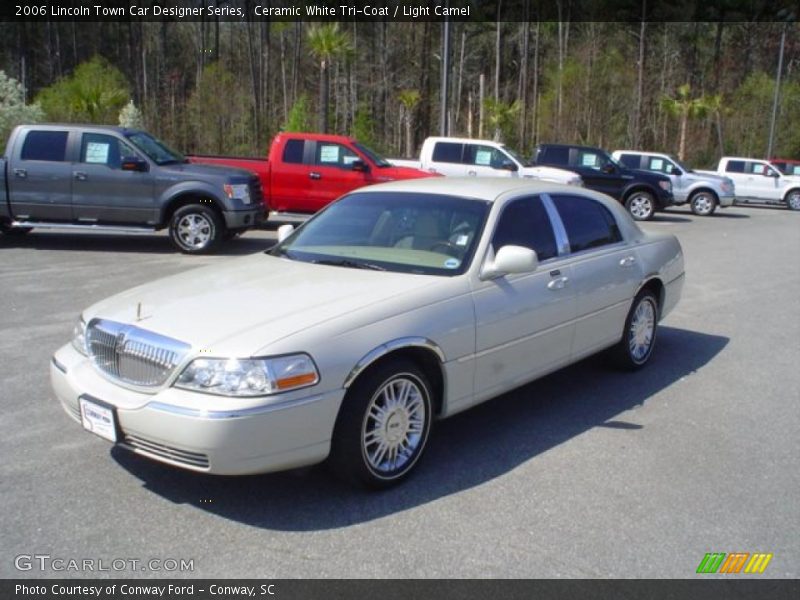 Ceramic White Tri-Coat / Light Camel 2006 Lincoln Town Car Designer Series