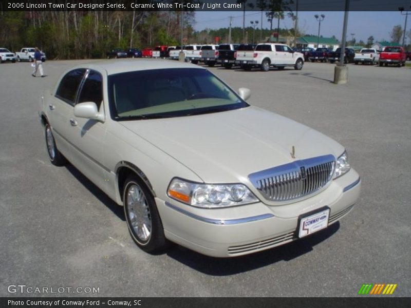 Ceramic White Tri-Coat / Light Camel 2006 Lincoln Town Car Designer Series