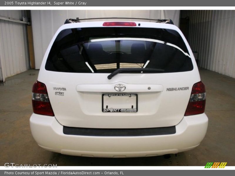 Super White / Gray 2005 Toyota Highlander I4