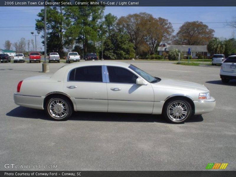 Ceramic White Tri-Coat / Light Camel 2006 Lincoln Town Car Designer Series
