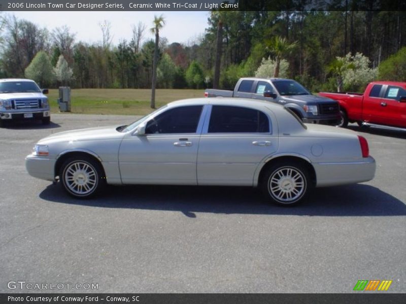 Ceramic White Tri-Coat / Light Camel 2006 Lincoln Town Car Designer Series