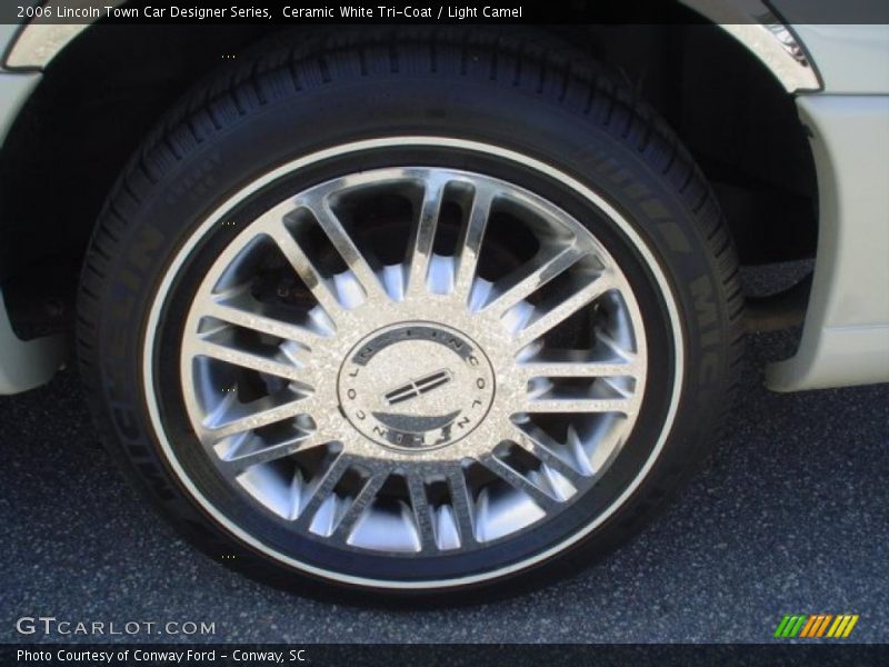 Ceramic White Tri-Coat / Light Camel 2006 Lincoln Town Car Designer Series