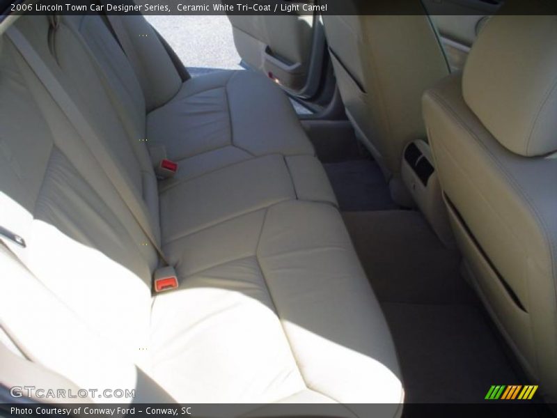 Ceramic White Tri-Coat / Light Camel 2006 Lincoln Town Car Designer Series