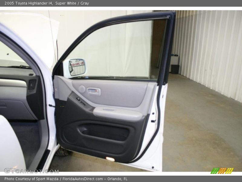 Super White / Gray 2005 Toyota Highlander I4
