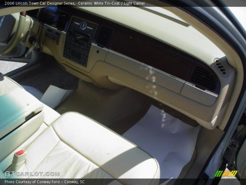Ceramic White Tri-Coat / Light Camel 2006 Lincoln Town Car Designer Series