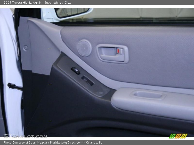 Super White / Gray 2005 Toyota Highlander I4