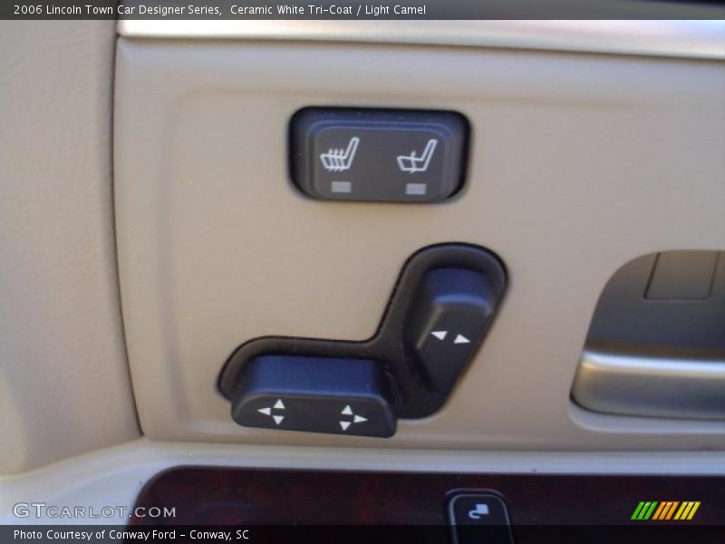 Ceramic White Tri-Coat / Light Camel 2006 Lincoln Town Car Designer Series