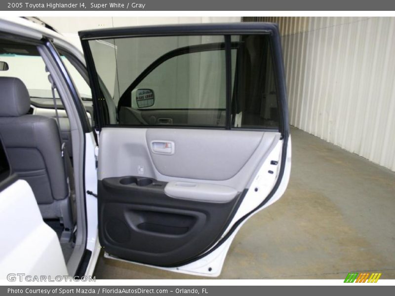 Super White / Gray 2005 Toyota Highlander I4