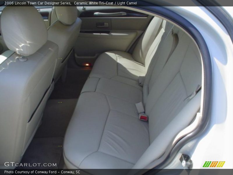 Ceramic White Tri-Coat / Light Camel 2006 Lincoln Town Car Designer Series