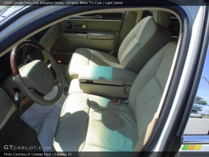 Ceramic White Tri-Coat / Light Camel 2006 Lincoln Town Car Designer Series