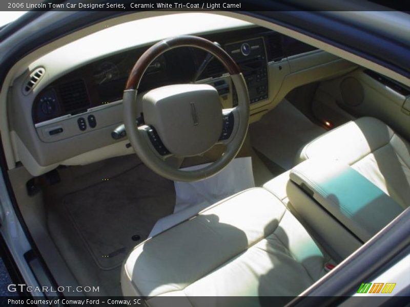 Ceramic White Tri-Coat / Light Camel 2006 Lincoln Town Car Designer Series