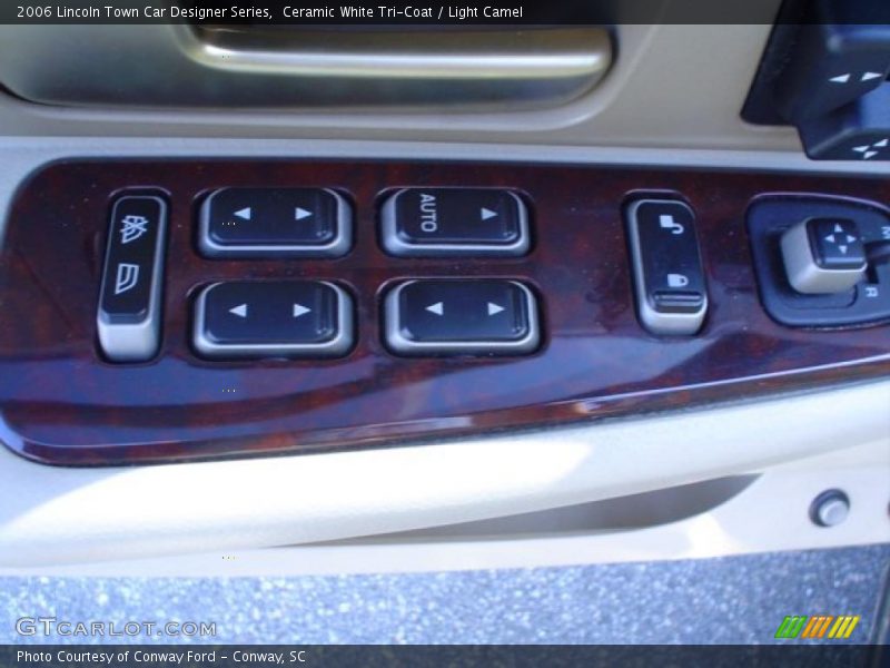 Ceramic White Tri-Coat / Light Camel 2006 Lincoln Town Car Designer Series