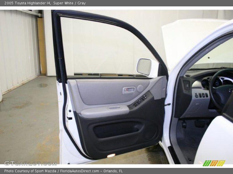 Super White / Gray 2005 Toyota Highlander I4