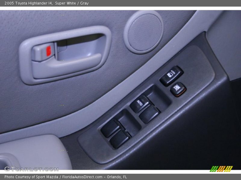 Super White / Gray 2005 Toyota Highlander I4