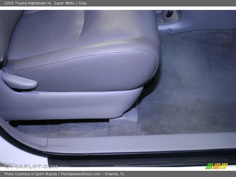 Super White / Gray 2005 Toyota Highlander I4
