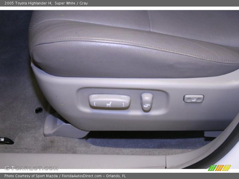 Super White / Gray 2005 Toyota Highlander I4