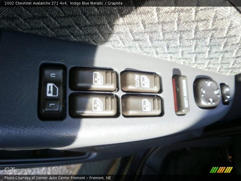 Indigo Blue Metallic / Graphite 2002 Chevrolet Avalanche Z71 4x4