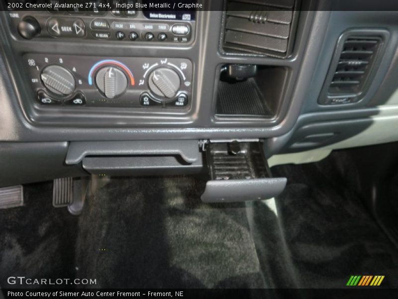 Indigo Blue Metallic / Graphite 2002 Chevrolet Avalanche Z71 4x4