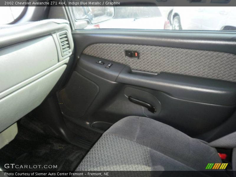 Indigo Blue Metallic / Graphite 2002 Chevrolet Avalanche Z71 4x4