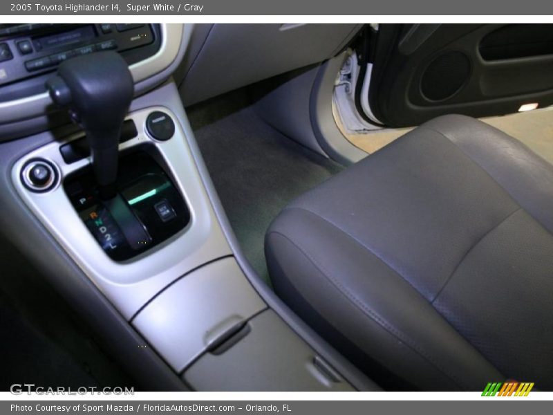Super White / Gray 2005 Toyota Highlander I4