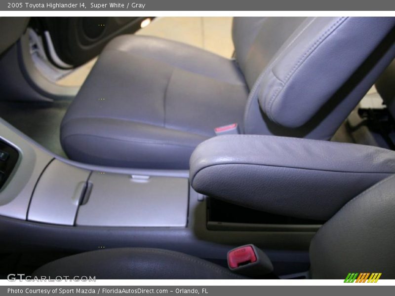 Super White / Gray 2005 Toyota Highlander I4