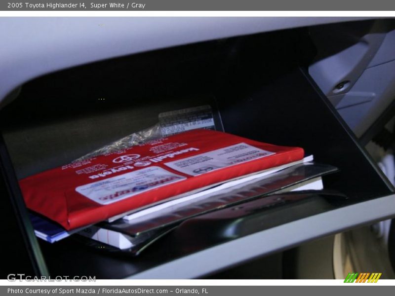 Super White / Gray 2005 Toyota Highlander I4