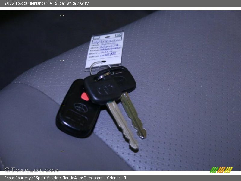 Super White / Gray 2005 Toyota Highlander I4