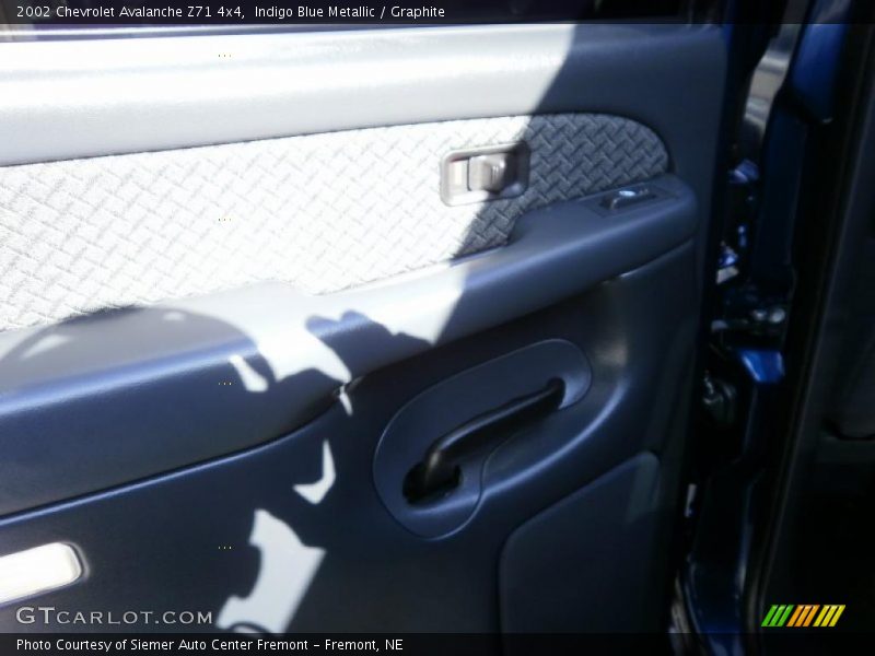 Indigo Blue Metallic / Graphite 2002 Chevrolet Avalanche Z71 4x4