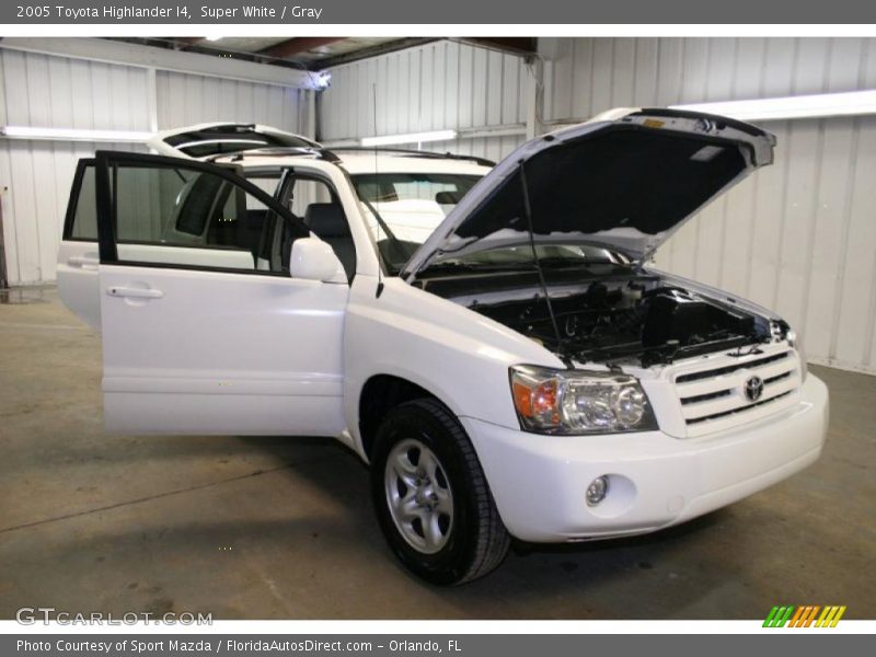 Super White / Gray 2005 Toyota Highlander I4