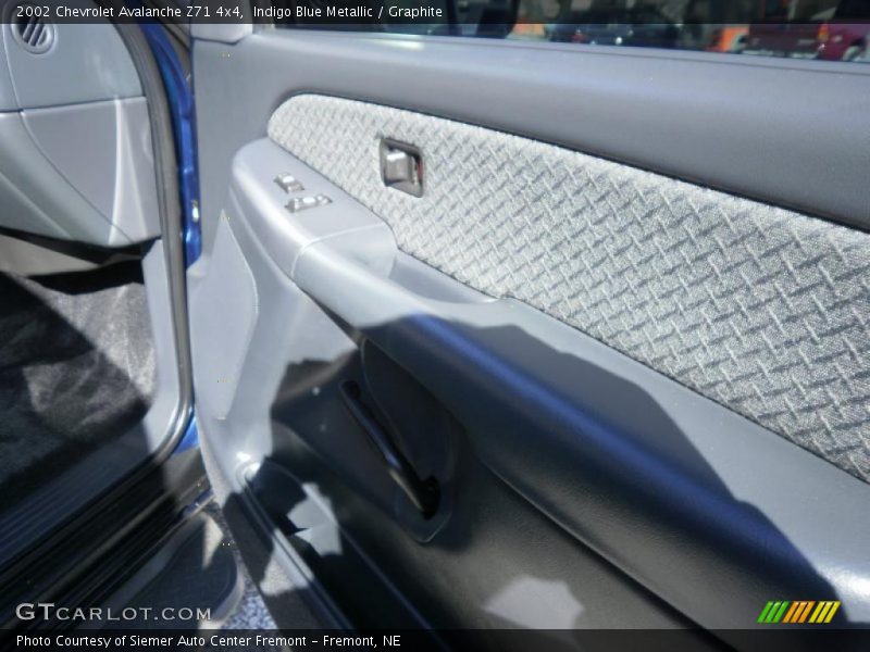 Indigo Blue Metallic / Graphite 2002 Chevrolet Avalanche Z71 4x4