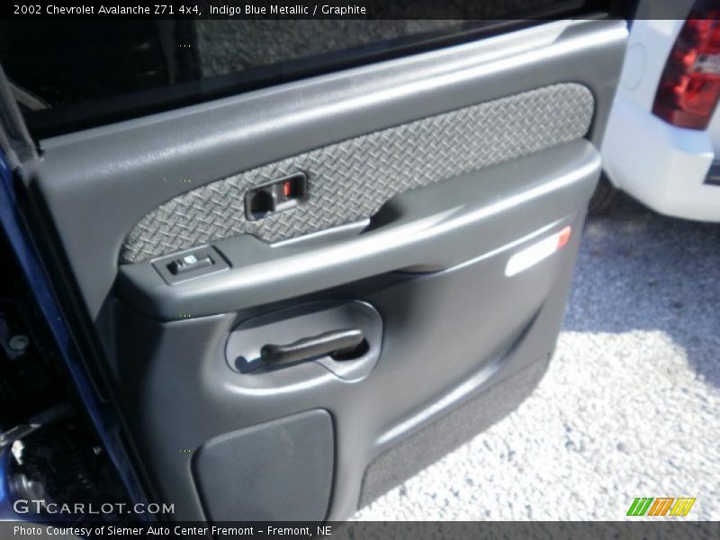 Indigo Blue Metallic / Graphite 2002 Chevrolet Avalanche Z71 4x4