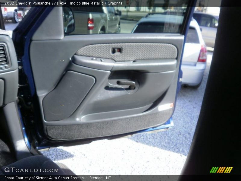 Indigo Blue Metallic / Graphite 2002 Chevrolet Avalanche Z71 4x4