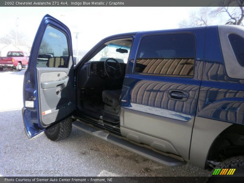 Indigo Blue Metallic / Graphite 2002 Chevrolet Avalanche Z71 4x4
